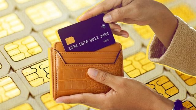 Do You Really Need an RFID-Blocking Wallet? What Seniors Should Know About Digital Theft Myths