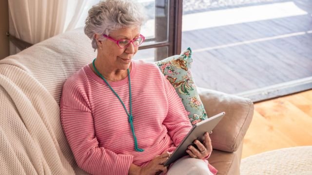 Grandparents Deceived by Scammers Demanding Cash