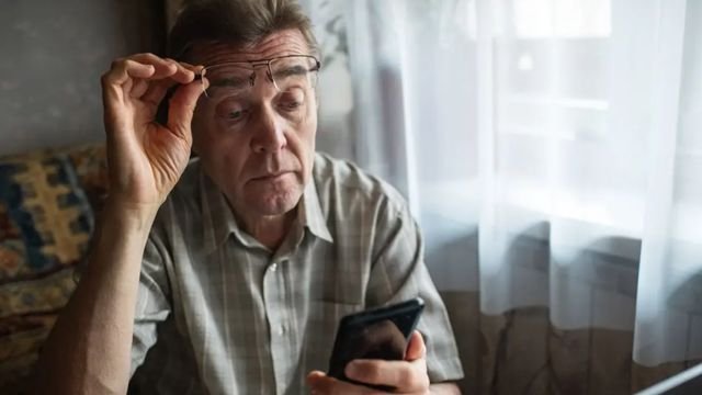 Grandparents Deceived by Scammers Demanding Cash