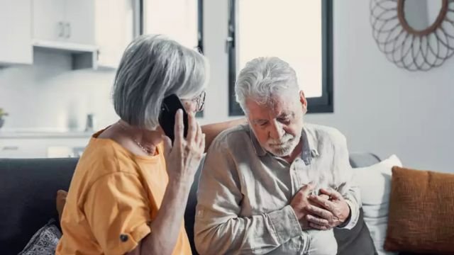 The Importance of Personal Safety Apps for Seniors and How to Use Them