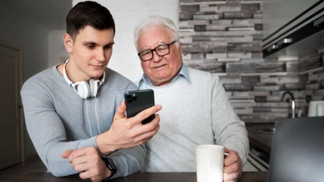 The Importance of Personal Safety Apps for Seniors and How to Use Them