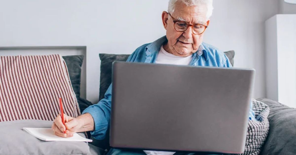 Avoid Penalties: Senior’s Guide to Medicare Enrollment Deadlines in 2025